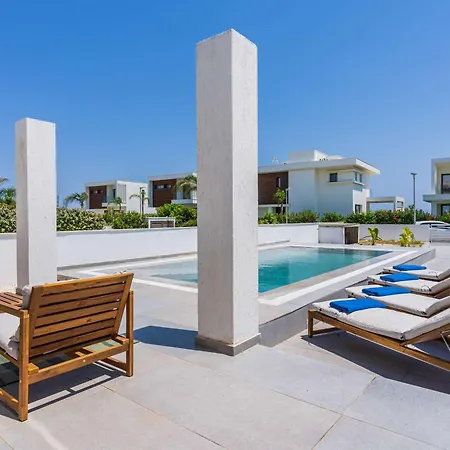 Pool With 3br Near In Вилла Softades