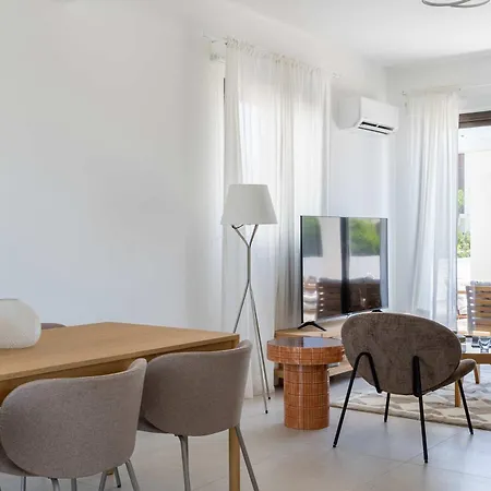Pool With 3br Near In Вилла Softades