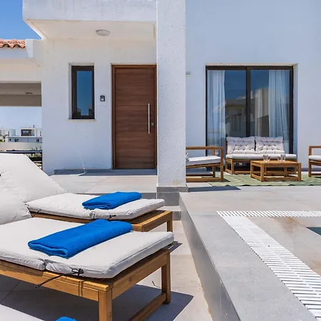 Вилла Pool With 3br Near In Softades